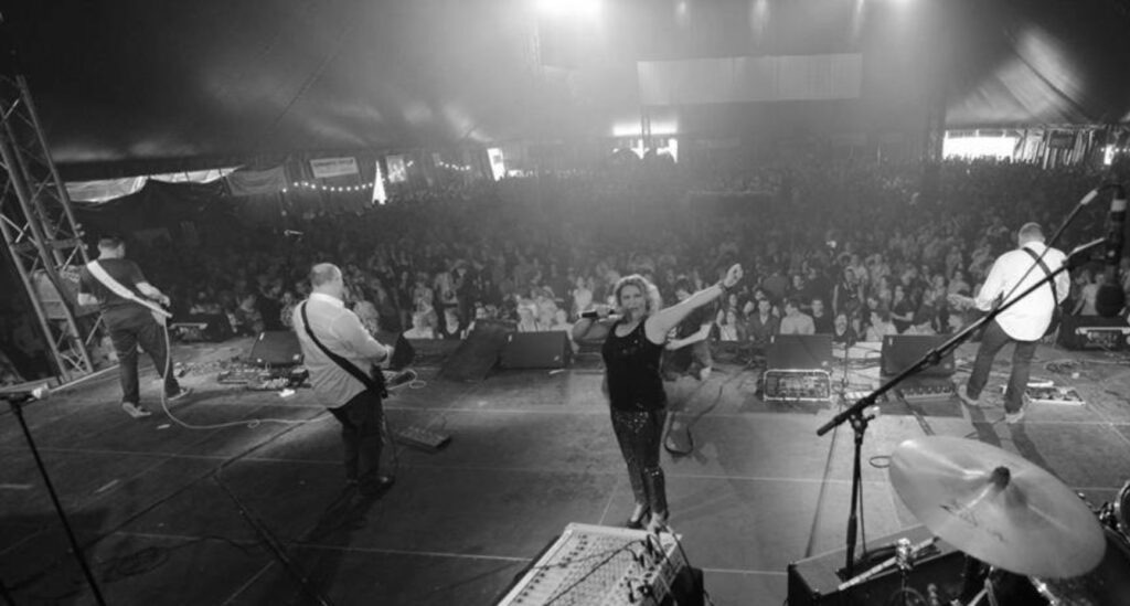 Ziggy Smack live voor festivalpubliek